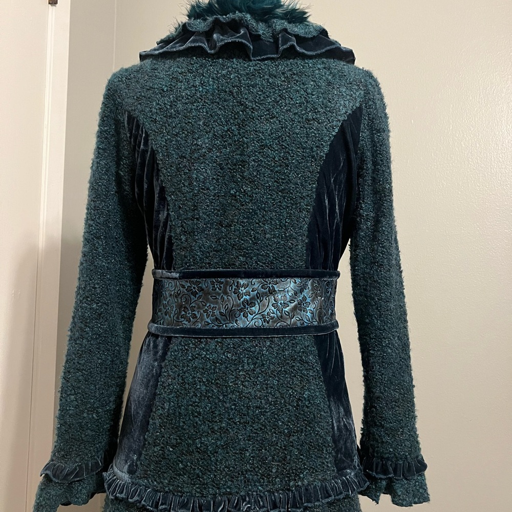 Elegant Women's Jacket with Faux Fur Trim - Picture 8 of 8
